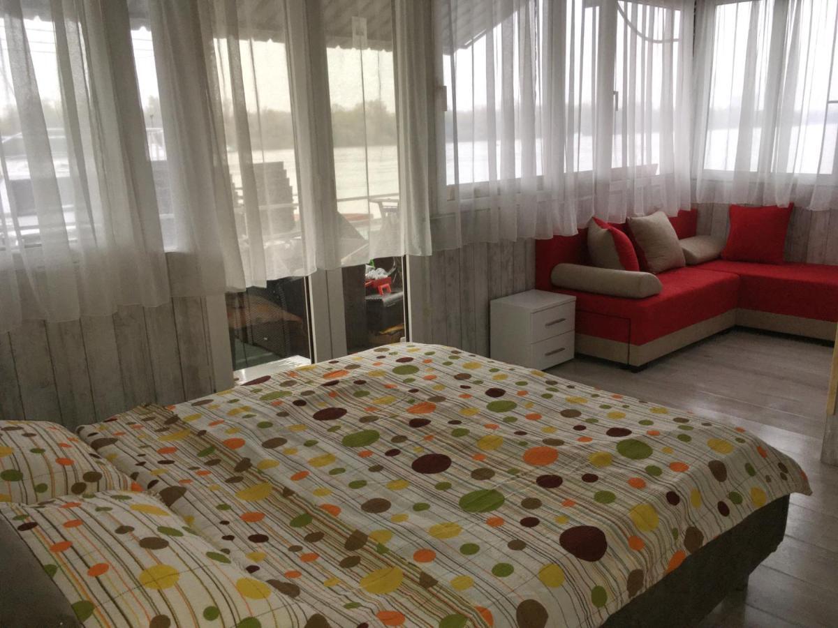 Hotel Splav Guest Hause Gusar Belgrado Exterior foto